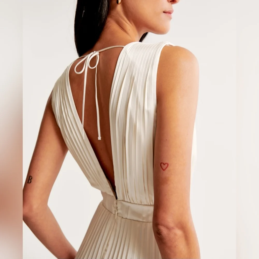 A&F "Giselle Pleated Jumpsuit," XS - Picture 3 of 6